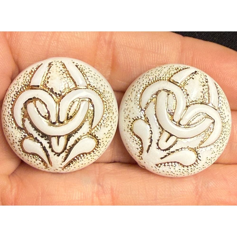 Vintage White Gold Abstract Raised Relief Round Button Stud Earrings 1 Inch